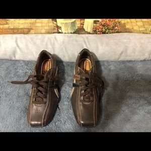 Skecher’s brown leather men’s dressy sneaker